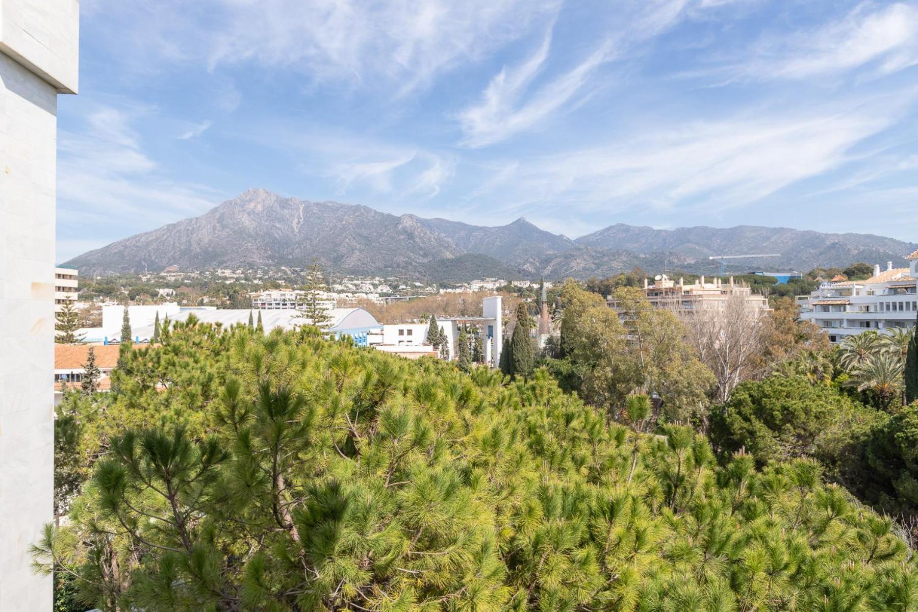 Lujoso Apartamento Con Piscina En Paseo Maritimo Marbella Bagian luar foto