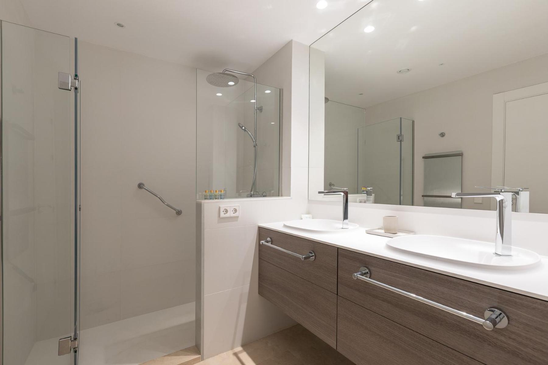Lujoso Apartamento Con Piscina En Paseo Maritimo Marbella Bagian luar foto