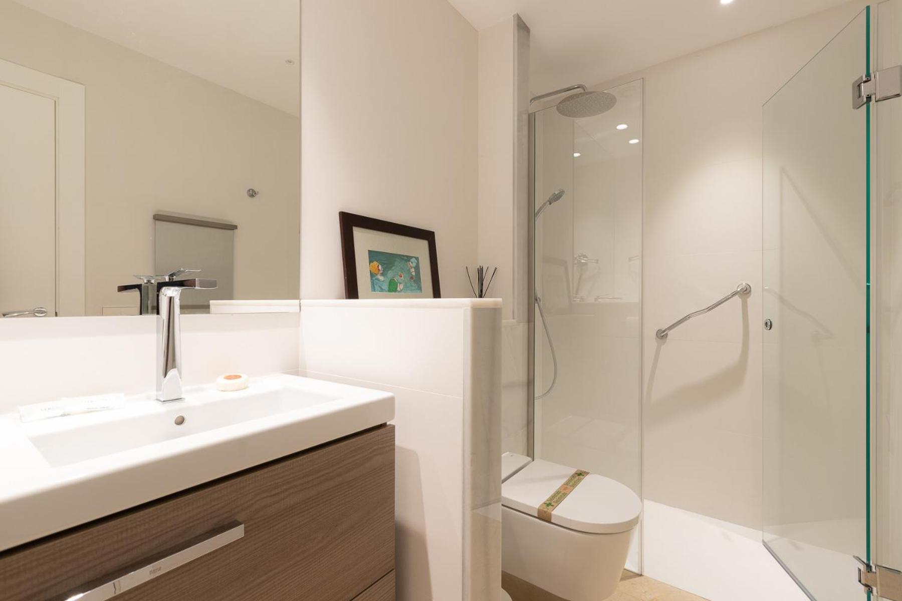 Lujoso Apartamento Con Piscina En Paseo Maritimo Marbella Bagian luar foto
