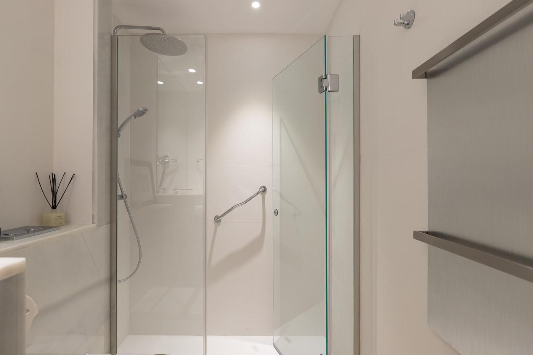 Lujoso Apartamento Con Piscina En Paseo Maritimo Marbella Bagian luar foto