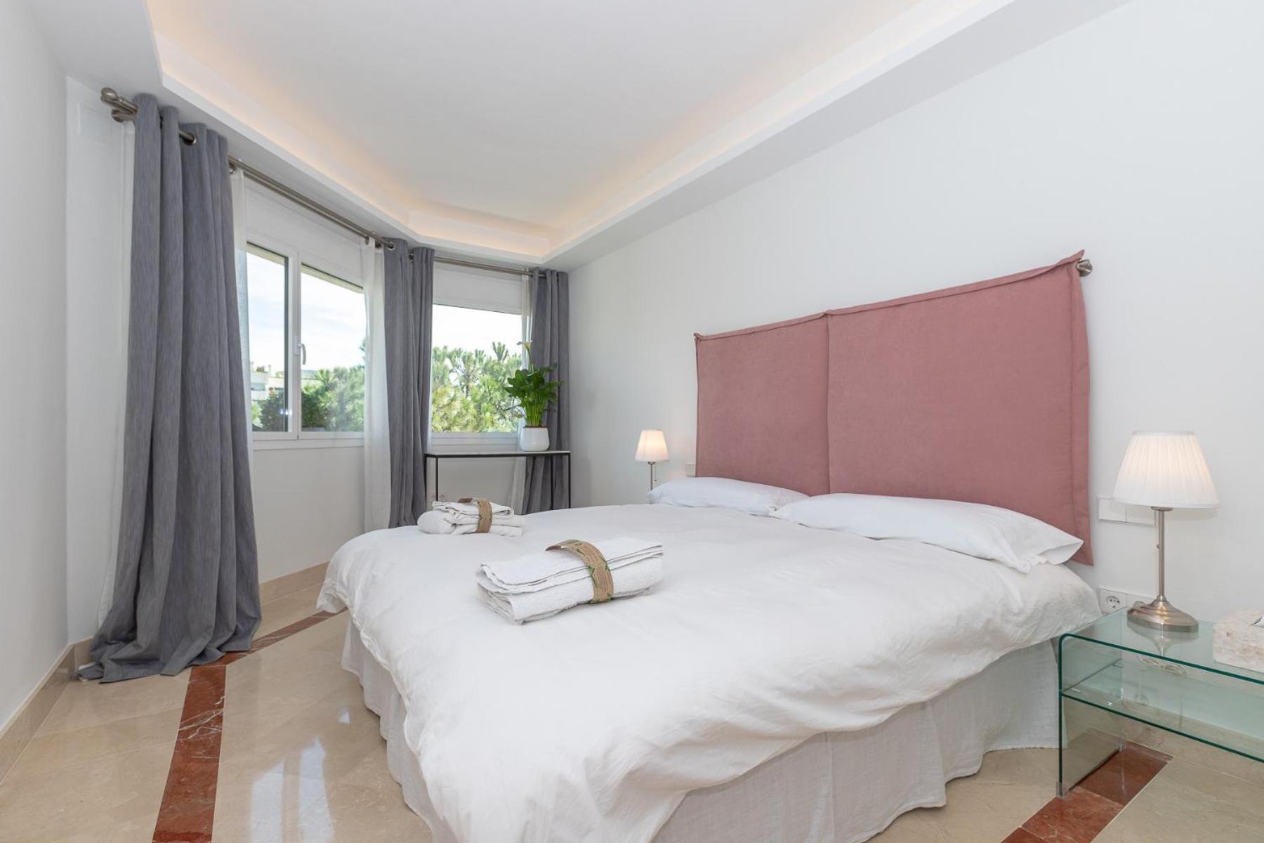 Lujoso Apartamento Con Piscina En Paseo Maritimo Marbella Bagian luar foto