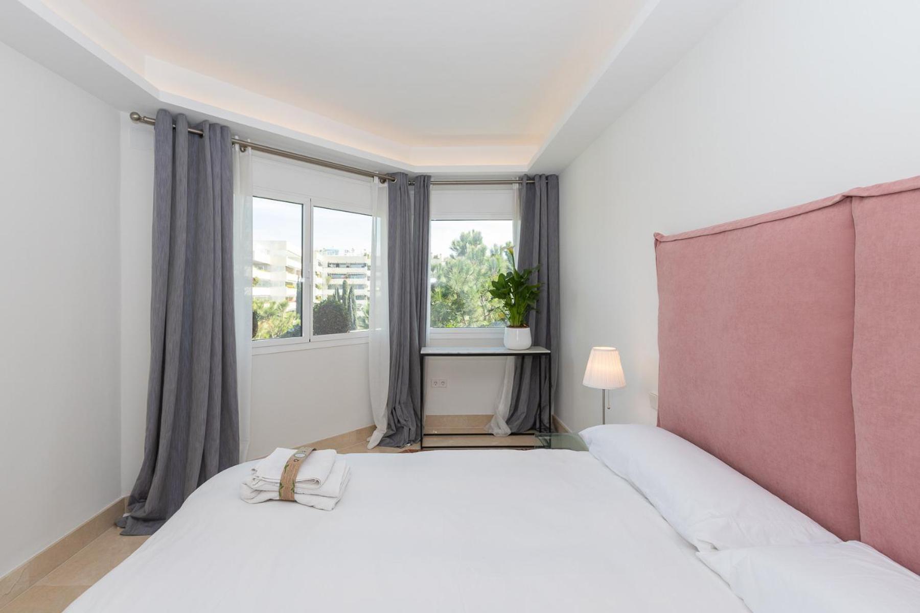 Lujoso Apartamento Con Piscina En Paseo Maritimo Marbella Bagian luar foto