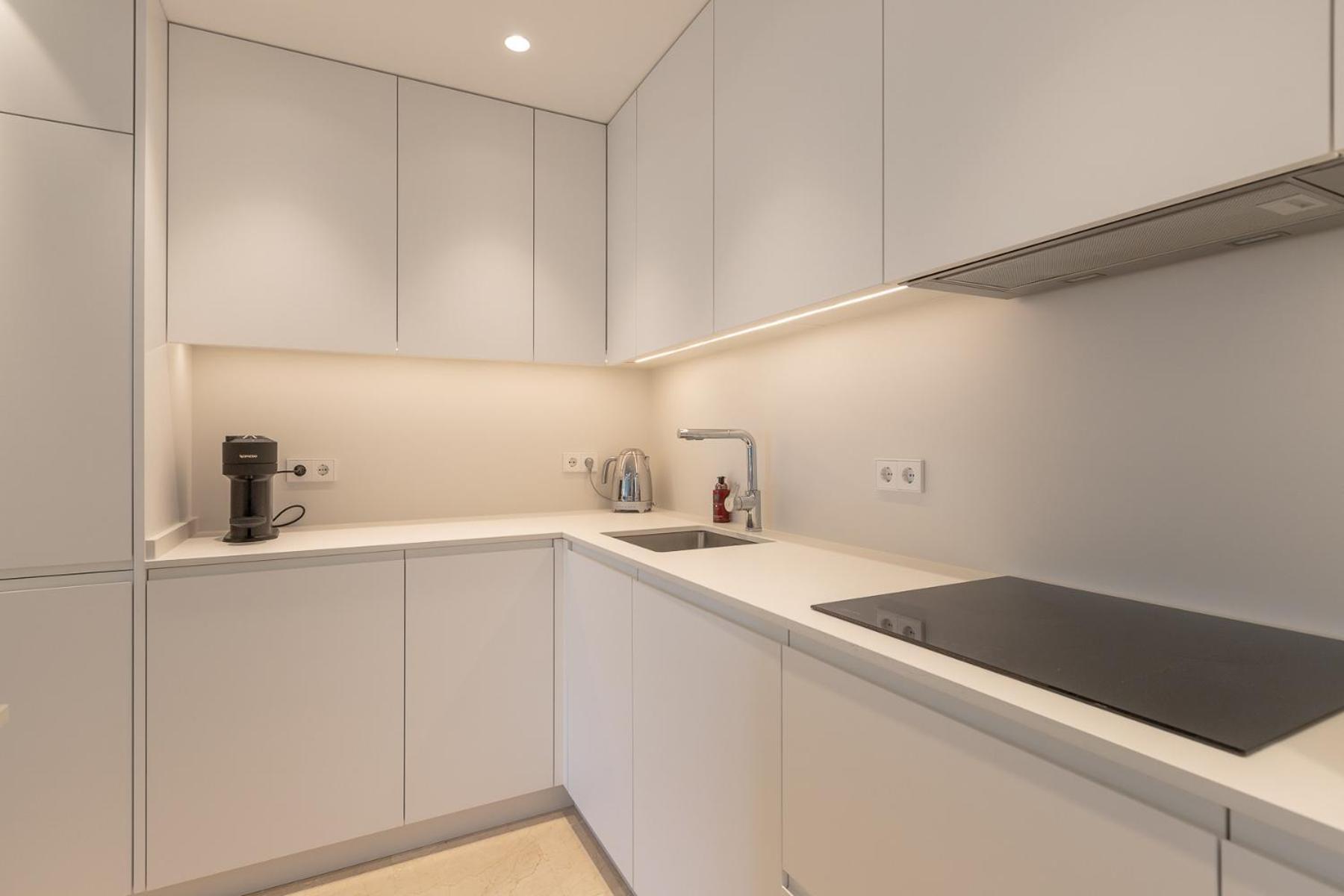 Lujoso Apartamento Con Piscina En Paseo Maritimo Marbella Bagian luar foto