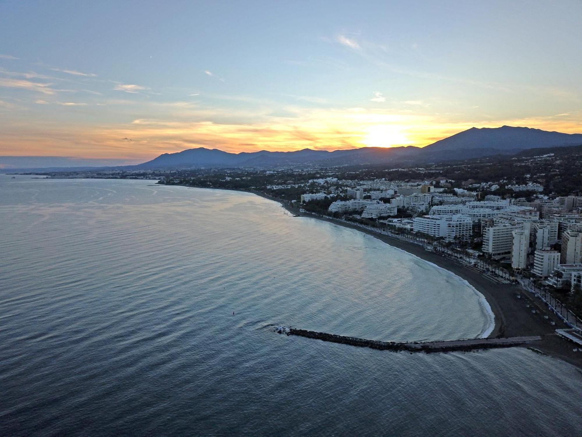 Lujoso Apartamento Con Piscina En Paseo Maritimo Marbella Bagian luar foto